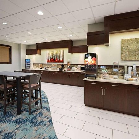 Super 8 By Wyndham Conrad Hotel Bagian luar foto